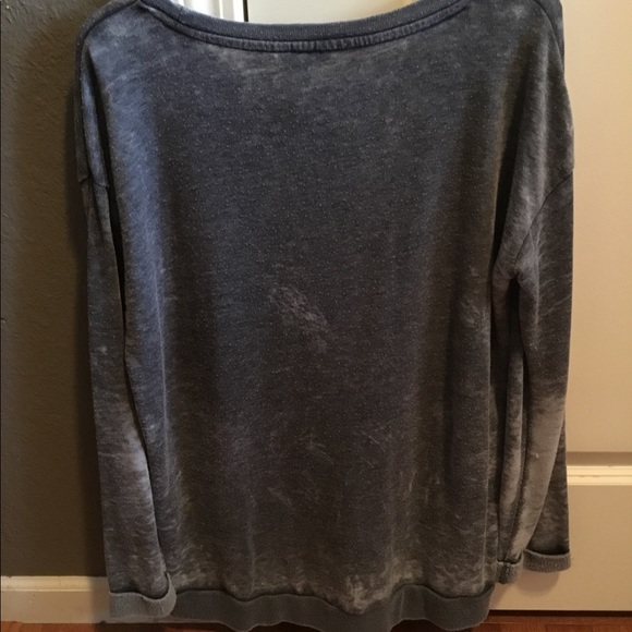 Light weight ❤️ shirt - Picture 2 of 2